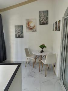 Posezení v ubytování las flores hostal