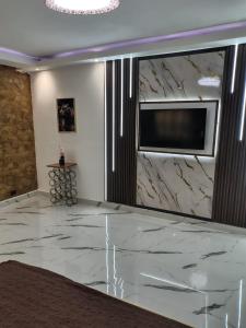 TV a/nebo společenská místnost v ubytování las flores hostal
