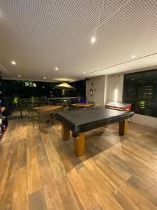 a pool table in the middle of a room at Parque Shopping Flat - Vizinho Shopping Riomar - Pina in Recife