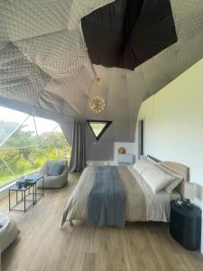 Voodi või voodid majutusasutuse Aura - Glamping Experience toas