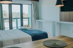 Giường trong phòng chung tại Ondas de Pipa - Flats e Suítes +47 ảnh