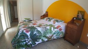 Postel nebo postele na pokoji v ubytování A La Topaze #Gîte calme #3 pers #Piscine privée #Cholet #Wifi haut débit #Préau #Cholet #Parc japonais #Puy du F ou + 36 fotografií