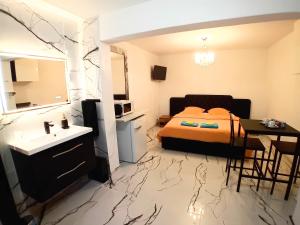 Ảnh trong thư viện ảnh của Charmante chambre au rdc- parking gratuit extérieur ở La Ciotat