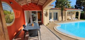 a villa with a swimming pool and a house at A La Topaze #Gîte calme #3 pers #Piscine privée #Cholet #Wifi haut débit #Préau #Cholet #Parc japonais #Puy du F ou in Le May-sur-Èvre