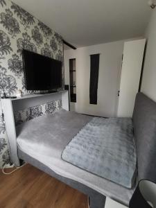 Ένα ή περισσότερα κρεβάτια σε δωμάτιο στο Blackapartment