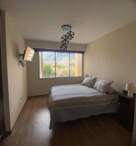 Postel nebo postele na pokoji v ubytování Cochabamba-Bolivia elegante