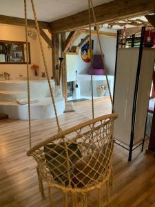 a rope swing in a living room with a room at Ferienhaus Feuer Wasser Luft Erde in Dobbrikow +7 photos