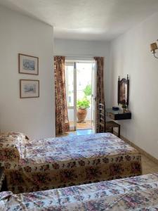 Ένα ή περισσότερα κρεβάτια σε δωμάτιο στο Casa da Praia 98