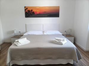 Rúm í herbergi á Passi Alterni Apartments