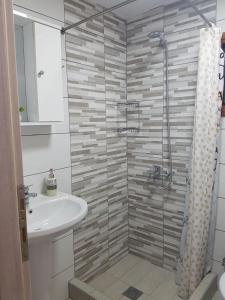 Kúpeľňa v ubytovaní Fyllou Apartment Asprovalta + 37 fotografií