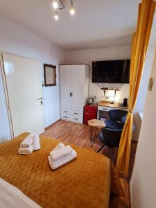 Posteľ alebo postele v izbe v ubytovaní INCHY ACCOMMODATION - in the center of Diocletian's Palace