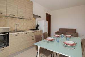 Kuchyň nebo kuchyňský kout v ubytování Casa Katia Vacanze Oristano, a pochi minuti dalle spiagge più belle della Sardegna e pochi minuti da Oristano, casa dotata di tutti i comfort + 4 fotografie