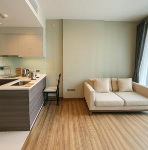 Köök või kööginurk majutusasutuses Sansiri Overwatch 1Bedroom Condo - BTS ThongLor