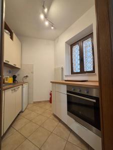 a kitchen with a stove and a window at Casa Al Vicolo in Seravezza