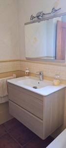 Ένα μπάνιο στο Villa Mar +14 φωτογραφίες