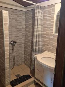 Ένα μπάνιο στο Kuća za odmor RAJ