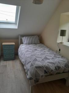 Postel nebo postele na pokoji v ubytování Clare glens cottage + 9 fotografií