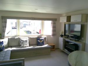 Η κουζίνα ή μικρή κουζίνα στο Kingfisher New Horizon KF II 8 Berth, heated, Close to site entrance