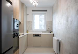 Kuchyň nebo kuchyňský kout v ubytování 3 Room Modern Apartment