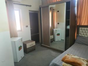 Postel nebo postele na pokoji v ubytování Alfares Hotel