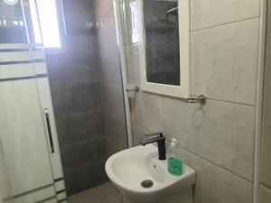 Koupelna v ubytování Alfares Hotel