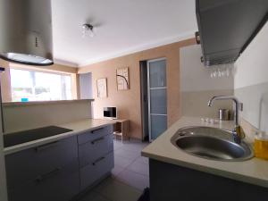 Η κουζίνα ή μικρή κουζίνα στο Giens
