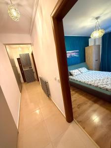 a view of a room with a bed and a mirror at Arcadia Apartament Mamaia Nord in Mamaia Sat/Năvodari +44 photos