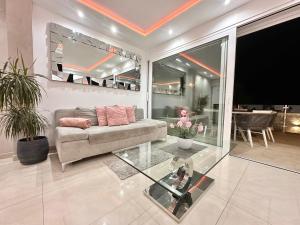 Χώρος καθιστικού στο Luxury house Atlantico private heated pool