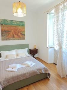 a bedroom with a bed with two towels on it at Kalìda Space - Camera matrimoniale in La Spezia