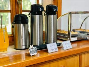 two kettles sitting on top of a counter at Refúgio do Selado in Monte Verde