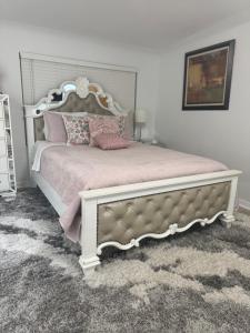 Gallery image of Location Siesta 1 mile away Home with HOT SPA in Sarasota +57 photos
