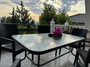 Снимка в галерията на ABOVE relaxing view and vibes! в Волос