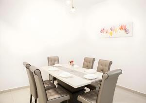 Χώρος καθιστικού στο House of Happiness Cozy New Homestay in Prime Kuala Selangor
