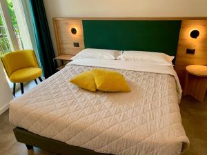 Postel nebo postele na pokoji v ubytování Hotel Locanda Alla Perla