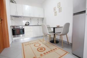 Kuchyň nebo kuchyňský kout v ubytování Villa Reve de Tirana