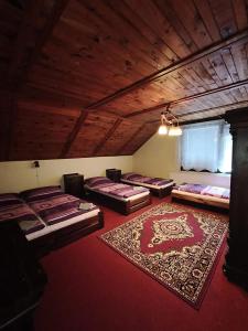 Rúm í herbergi á Apartmány Na vyhlídce