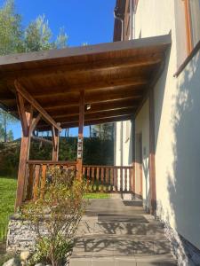 a wooden pergola on the side of a house at Top výhľad !-Apartmán 10-Nová Lesná in Nová Lesná
