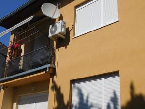 Budova, v ktorej sa apartmán nachádza