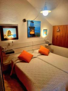 a bedroom with two beds with orange pillows at Vivienda Vacacional Parque Santiago 1 Bernal Home in Arona