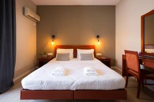 Postel nebo postele na pokoji v ubytování Hotel Kastri