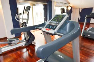 Fitness centrum a/nebo fitness zařízení v ubytování Victoria Hotel