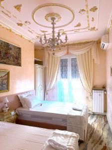 a bedroom with two beds and a chandelier at FD luxury apartment in Verona