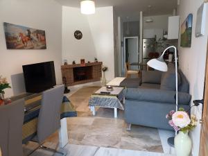 a living room with a couch and a tv at Apartamento Exclusivo - María 7 in Benaoján +21 photos