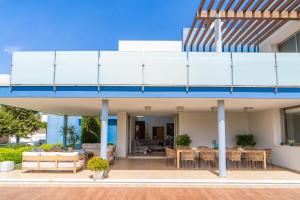 A balcony or terrace at Villa Purpura Panoramic