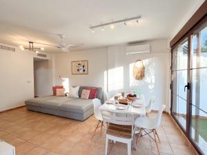 a living room with a bed and a table and chairs at Chalet Relax con Piscina privada in Águilas