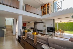 A kitchen or kitchenette at Villa Purpura Panoramic