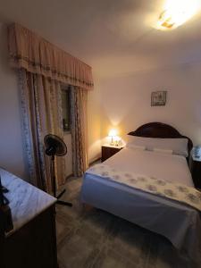 Ένα ή περισσότερα κρεβάτια σε δωμάτιο στο 01 Habitación en hogar tranquilo, casa conpartilhada