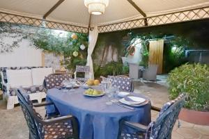 A seating area at Depandance in Villa Gisella