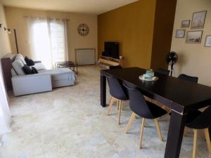 Χώρος καθιστικού στο Near Canet, renovated apartment