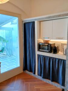 Kitchen o kitchenette sa Seashell mare, natura e relax